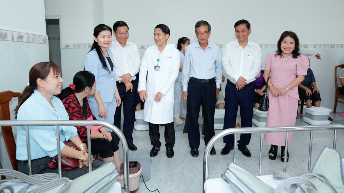 mot phuong o Dong nai cap hon 5.400 bo sach giao khoa mien phi cho hoc sinh hinh anh 2