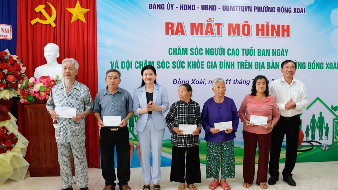 mot phuong o Dong nai cap hon 5.400 bo sach giao khoa mien phi cho hoc sinh hinh anh 3