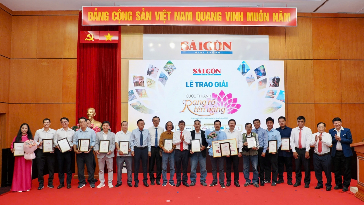 bao sggp ra mat cong trinh bao chi du lieu ve 50 nam thanh pho mang ten bac hinh anh 1