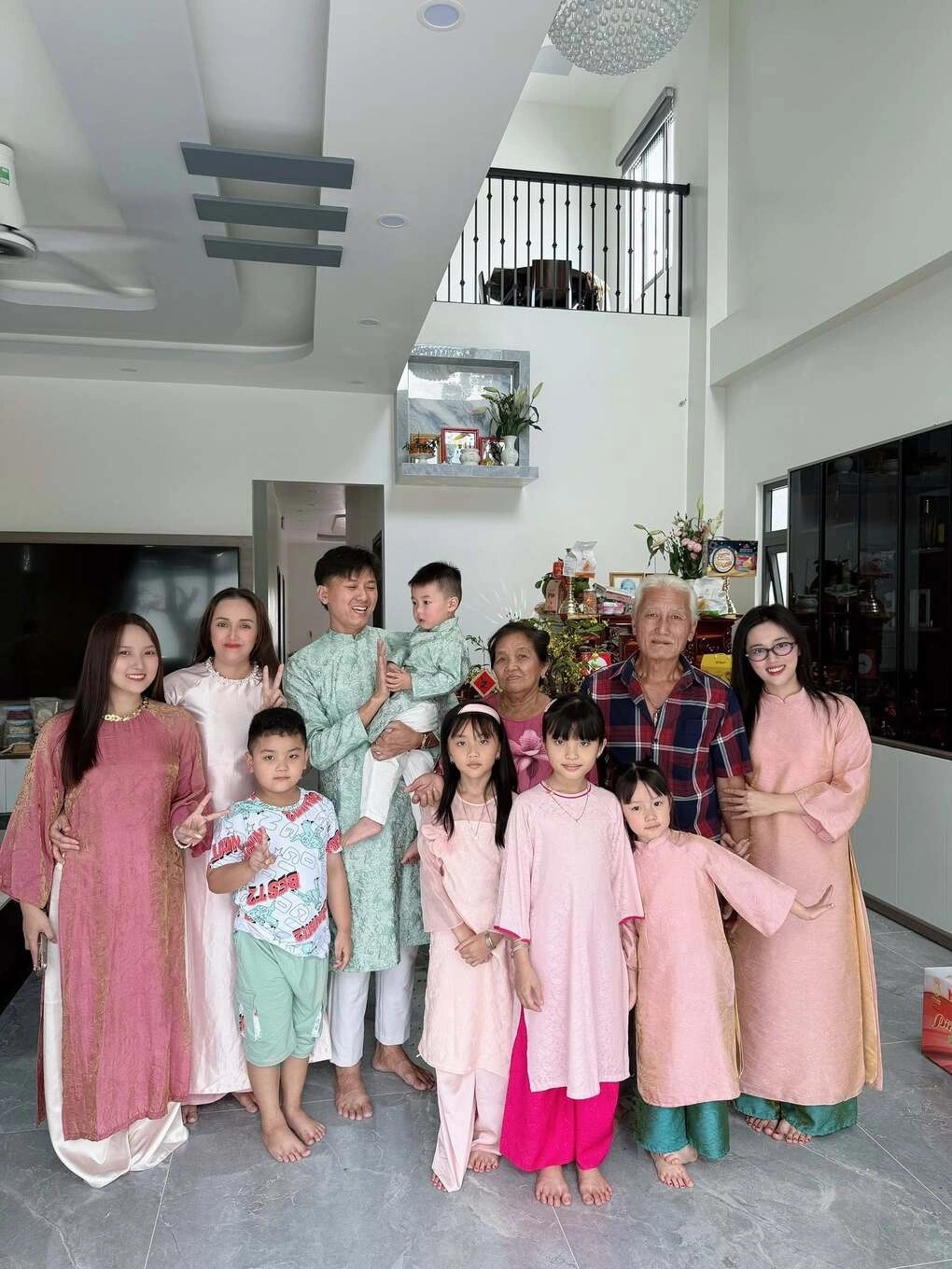 sao viet 29-7 dien mao khac la cua hoa hau ky duyen hinh anh 5