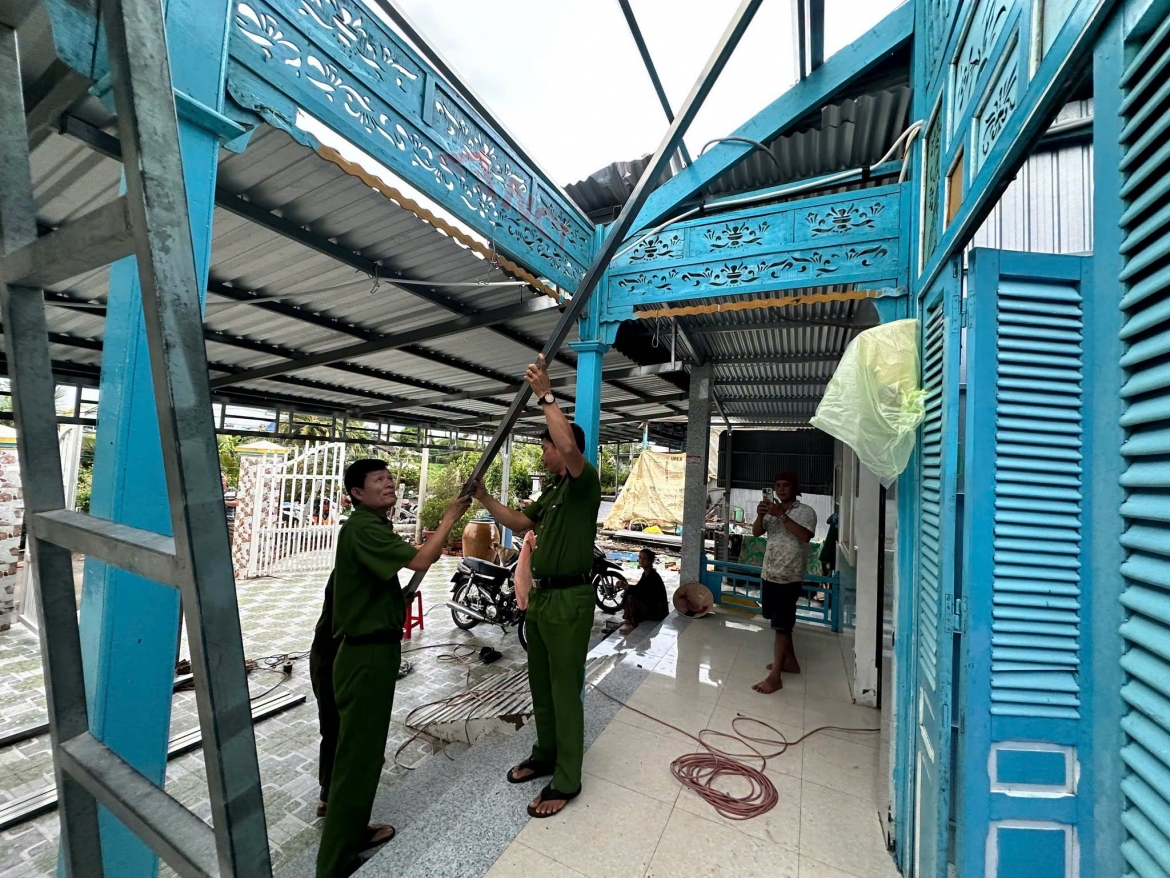 Mưa giông kèm lốc xoáy gây thiệt hại nhiều nhà dân tại Cần Thơ