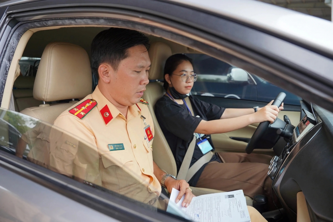 qua han bang lai xe o to duoi 1 thang co phai thi lai hay duoc mien sat hach hinh anh 2