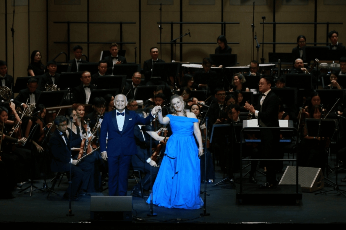 three world-renowned opera stars perform at hanoi s ho guom opera picture 1