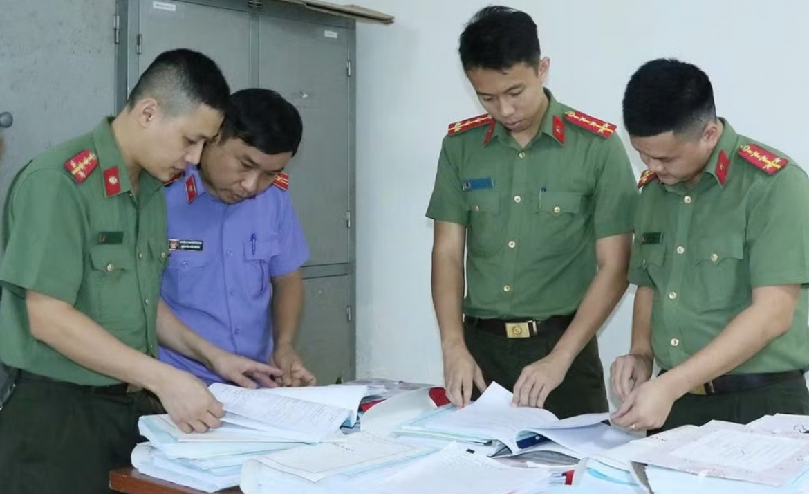 lam gia ket qua thi nghiem vat lieu xay dung, 15 nguoi bi khoi to hinh anh 2