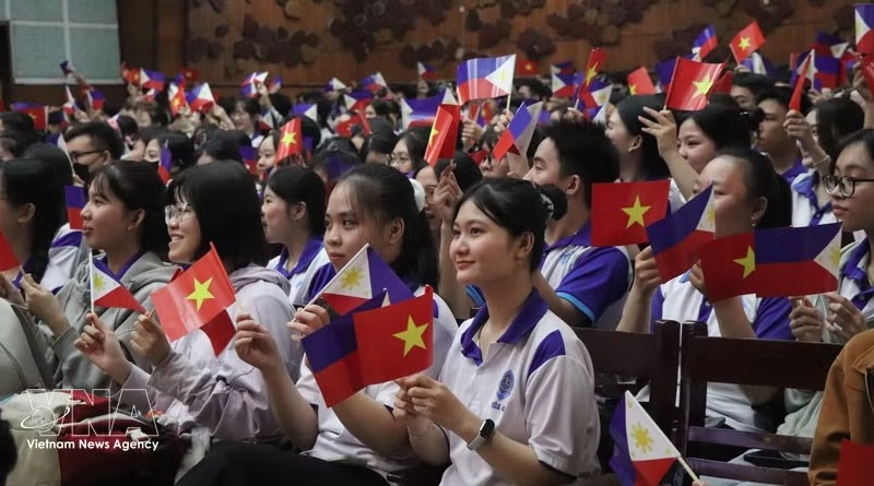 vietnam, philippines strengthen people-to-people friendship picture 1