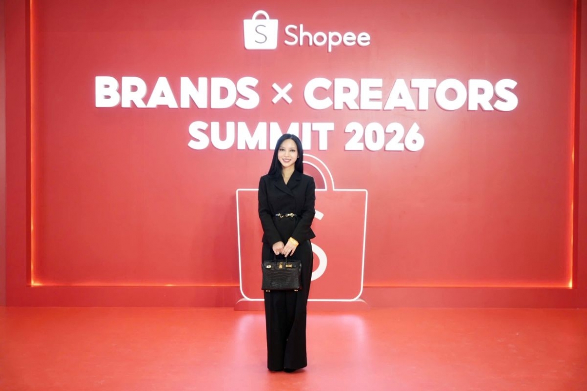 Shopee vinh danh Hannah Olala với giải thưởng "Best Premium Livestream Star"