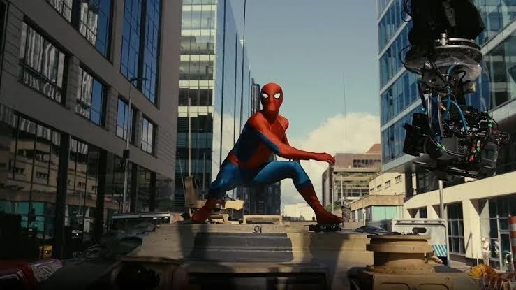 vi sao spider man van hut khach giua luc dong phim sieu anh hung lao doc hinh anh 2
