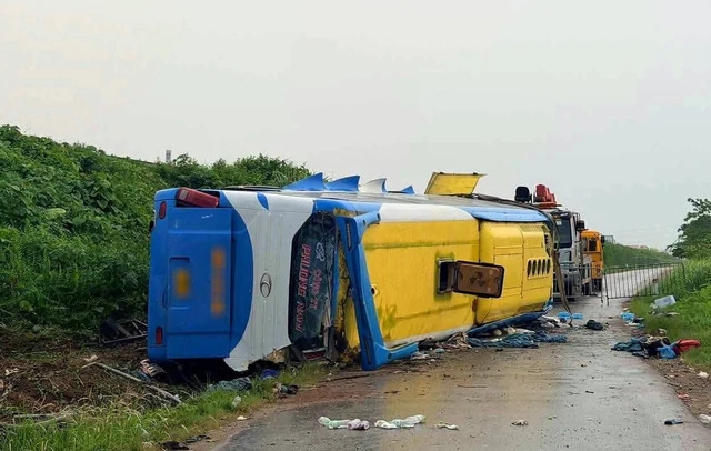 thu tuong yeu cau lam ro nguyen nhan vu lat xe khach tren cao toc phap van-cau gie hinh anh 1