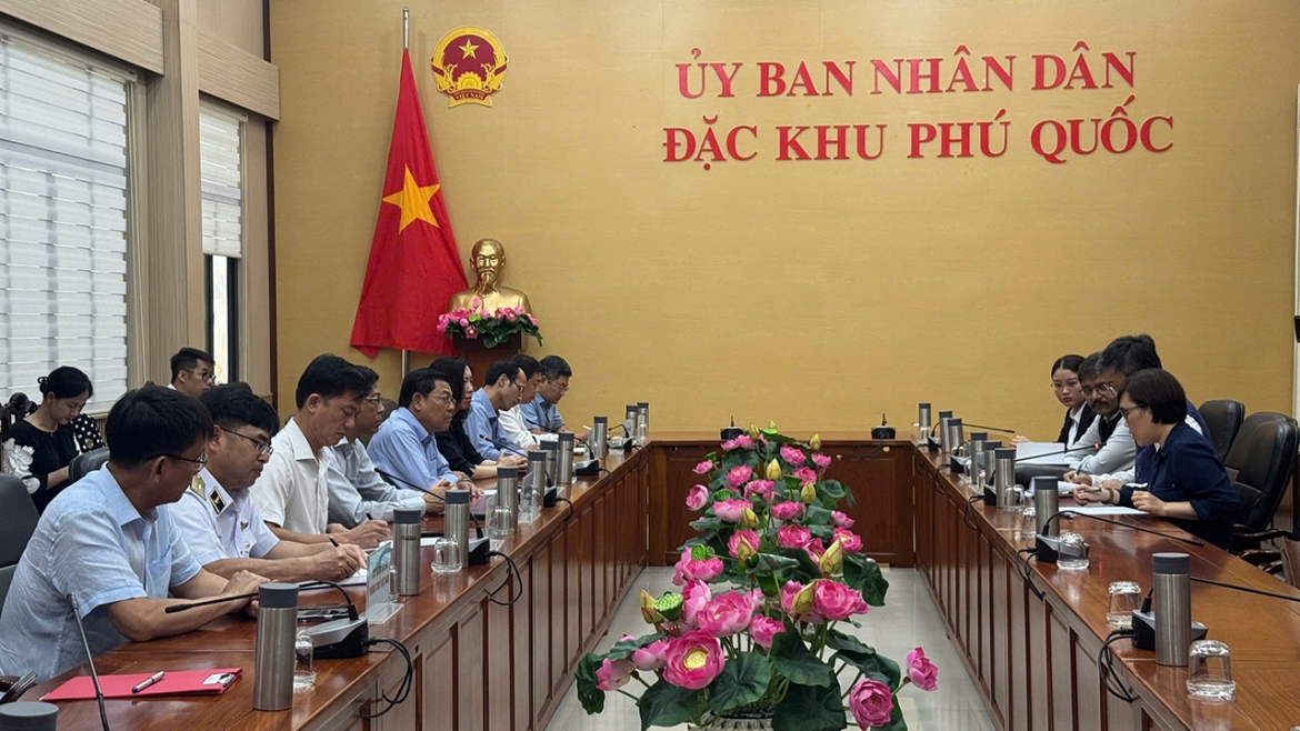 siet chat van tai duong thuy sau tai nan lat ca no o phu quoc hinh anh 1