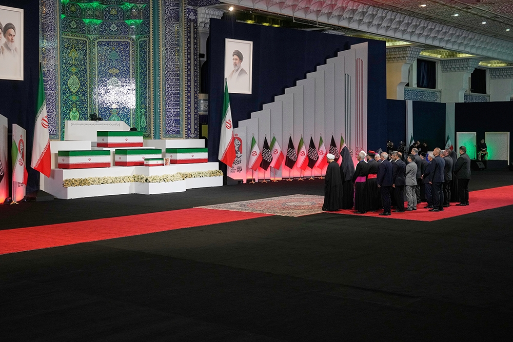 nguoi iran the bao thu cho cai chet cua Dai giao chu ali khamenei hinh anh 1