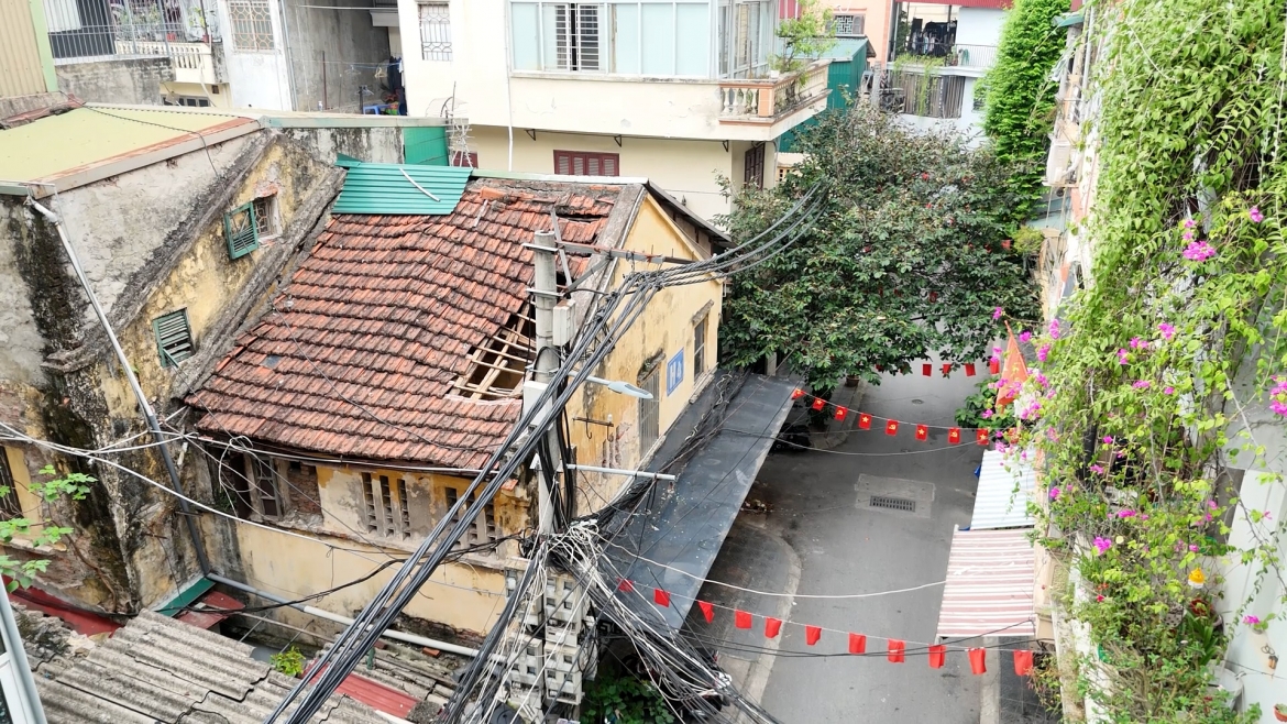 song thap thom trong khu tap the xuong cap o truong Dinh, ha noi hinh anh 3