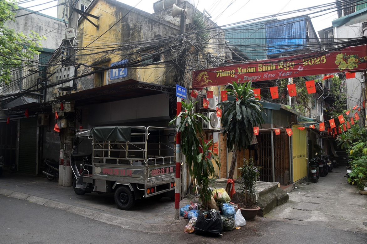 song thap thom trong khu tap the xuong cap o truong Dinh, ha noi hinh anh 4