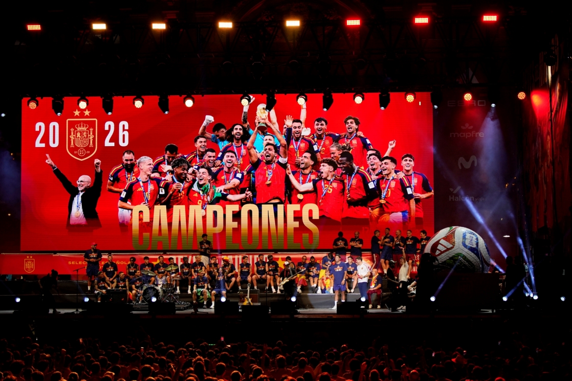 bien nguoi chao don Dt tay ban nha mang chuc vo dich world cup 2026 ve nuoc hinh anh 9