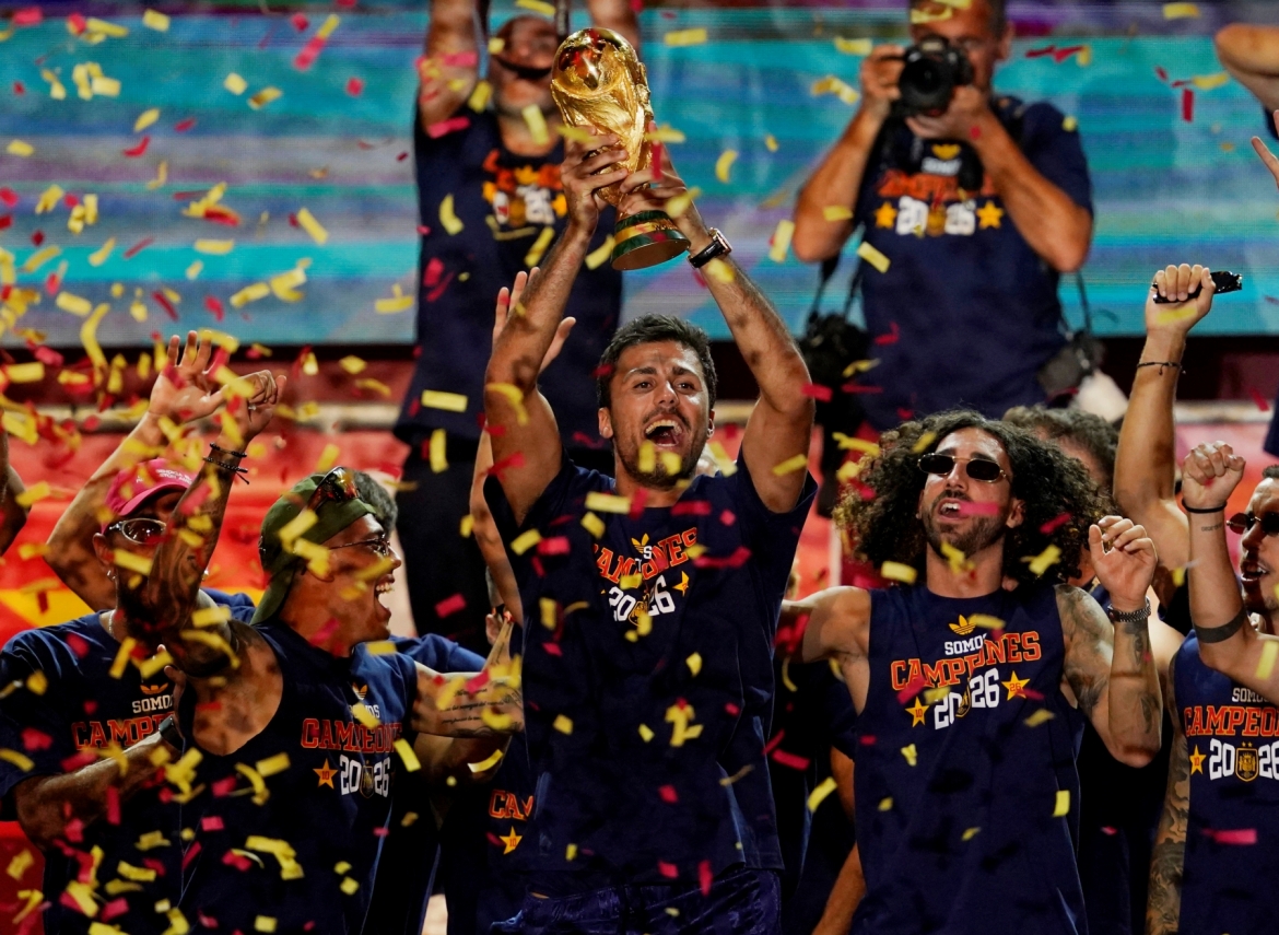 bien nguoi chao don Dt tay ban nha mang chuc vo dich world cup 2026 ve nuoc hinh anh 10