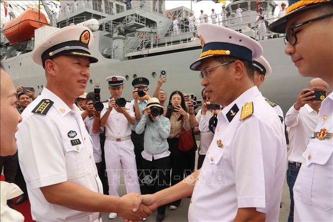bien doi tau hai quan trung quoc tham tp. ho chi minh hinh anh 1