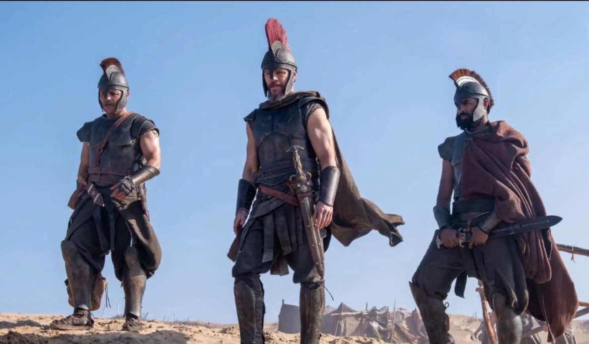 tu troy den the odyssey vi sao phim su thi luon gay tranh cai ve phuc trang hinh anh 3