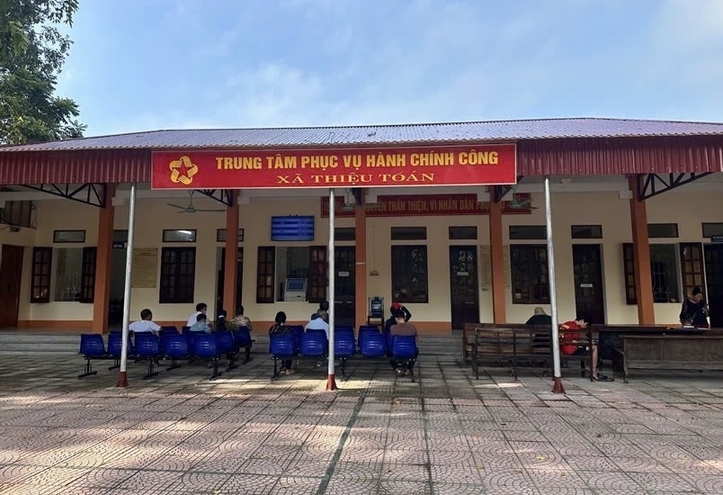 khoi to, bat tam giam chu tich xa vi lien quan duong day ca do world cup hinh anh 1