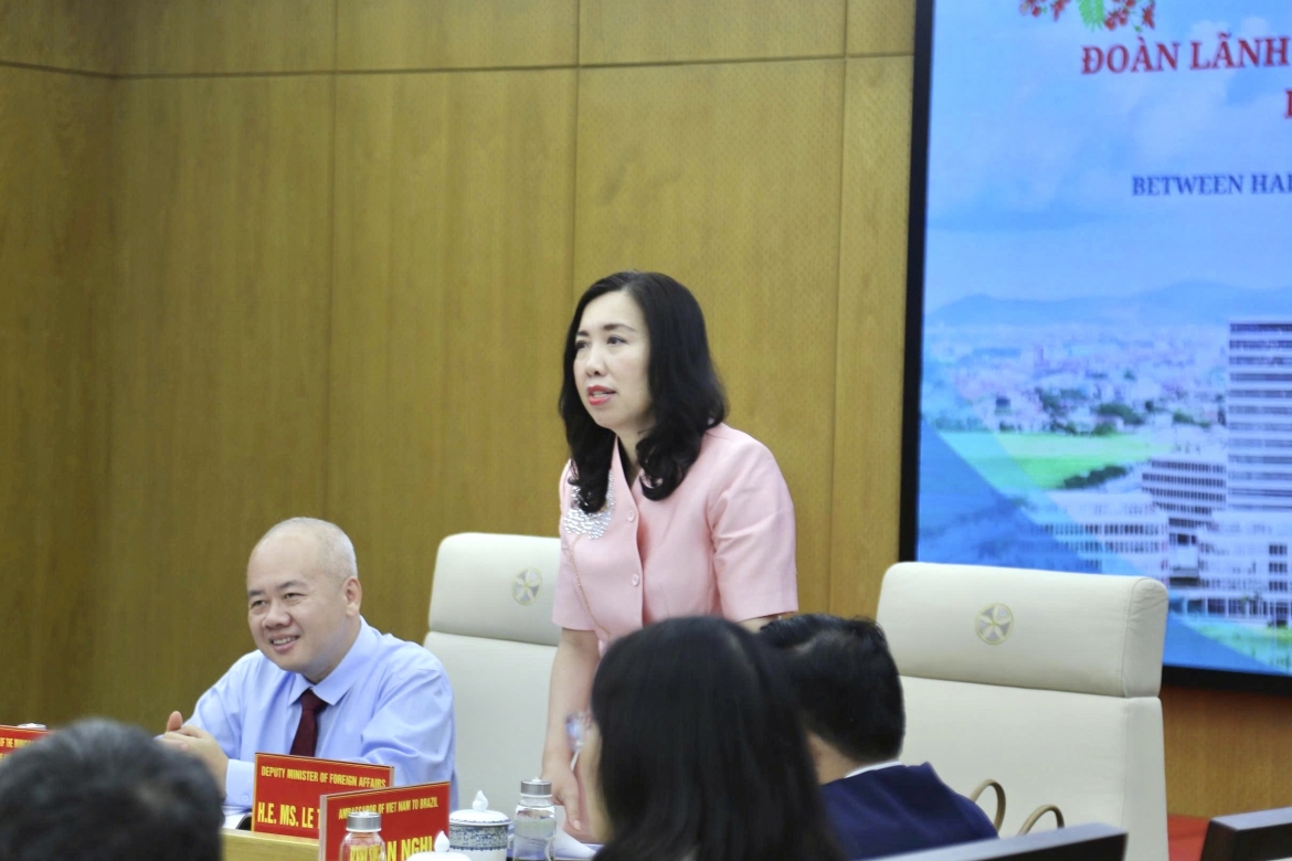 thu-truong-bo-ngoai-giao-le-thi-thu-hang-nhan-manh-vai-tro-cua-mang-luoi-lanh-su-danh-du-trong-ket-noi-hop-tac-va-quang-ba-hinh-anh-viet-nam.jpg