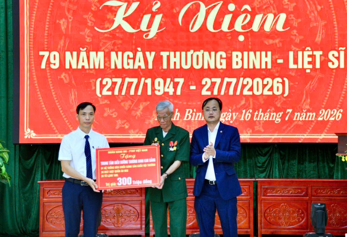 thu tuong tham va tang qua cac thuong benh binh o kim bang, ninh binh hinh anh 5