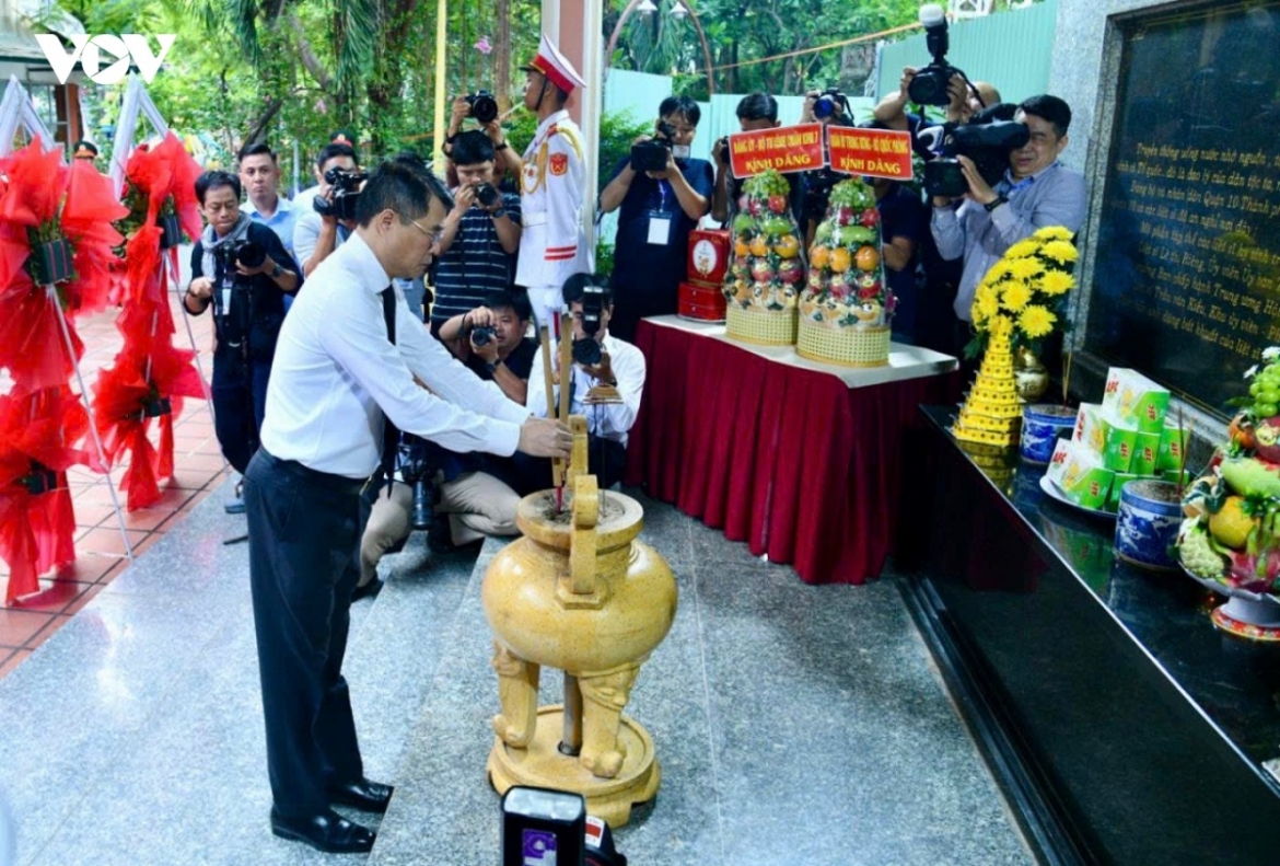 loi can dan cua bac va chien dich 500 ngay dem tim kiem, quy tap hai cot liet si hinh anh 1
