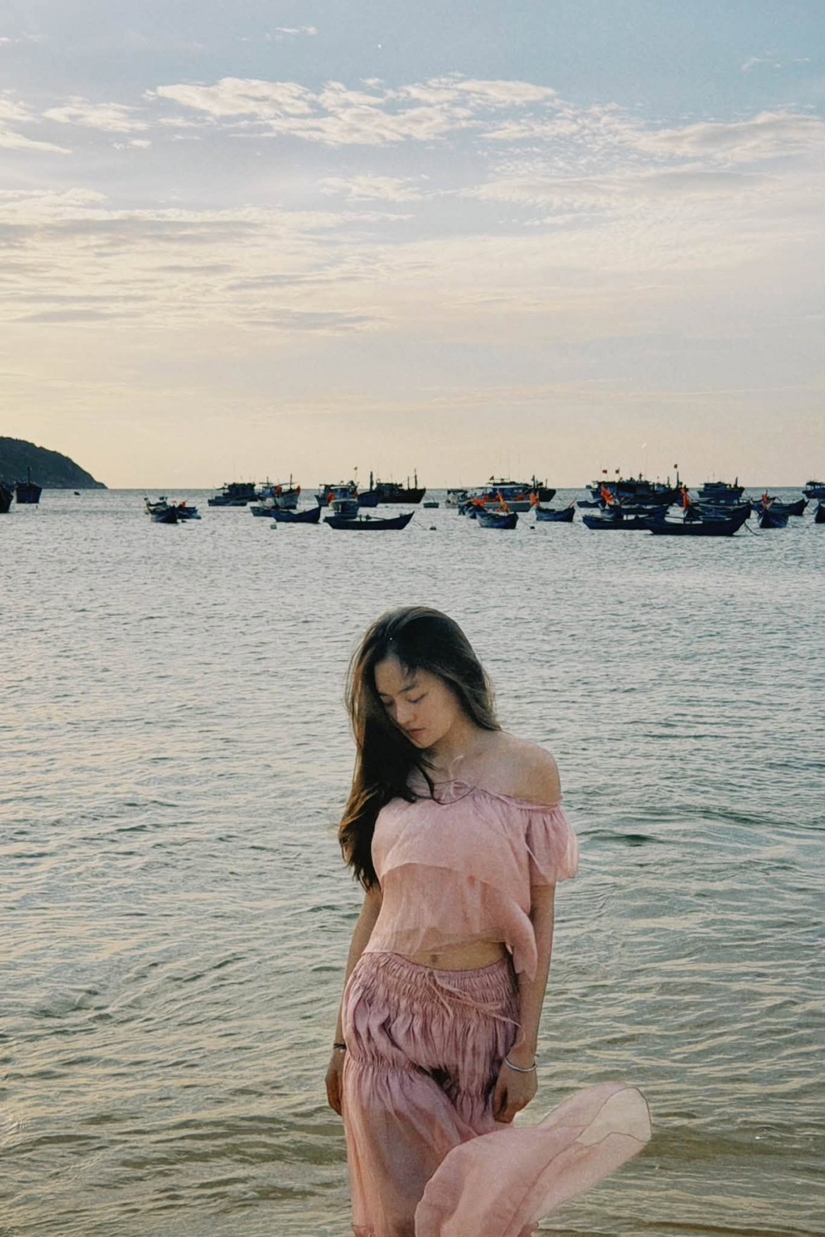 sao viet 18-7 tieu vy khien fan xuyt xoa voi nhan sac ruc ro ngay he hinh anh 4