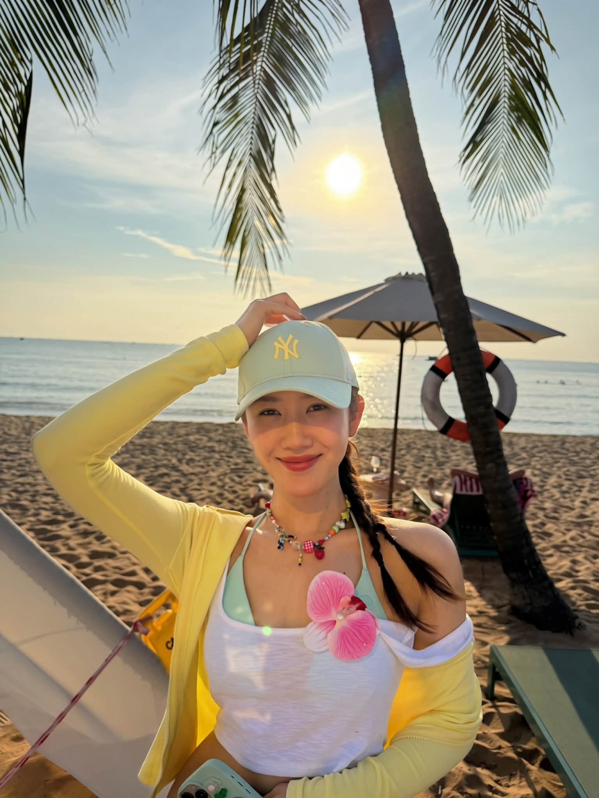 sao viet 4-7 thuy ngan gay sot voi loat anh khoe dang tren bien hinh anh 1