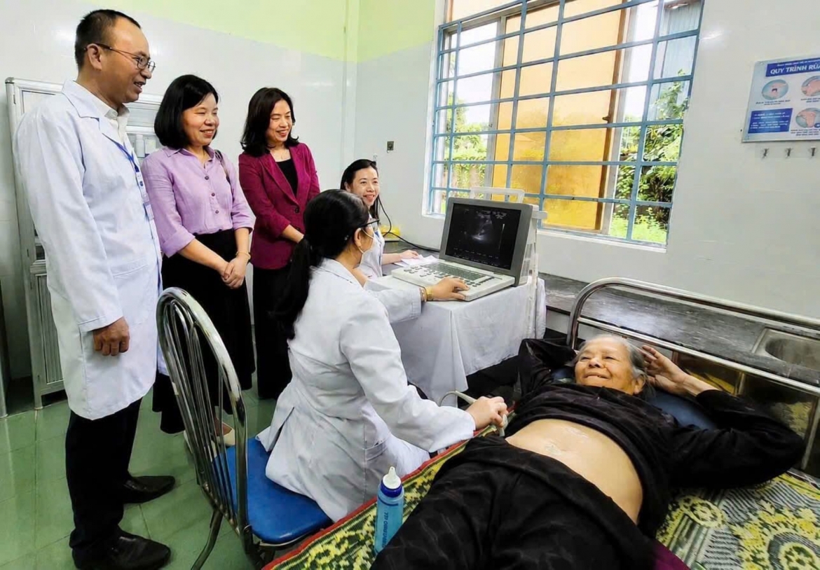 quang tri thu hut nhan luc y te de hien thuc hoa nghi quyet 72 cua bo chinh tri hinh anh 4