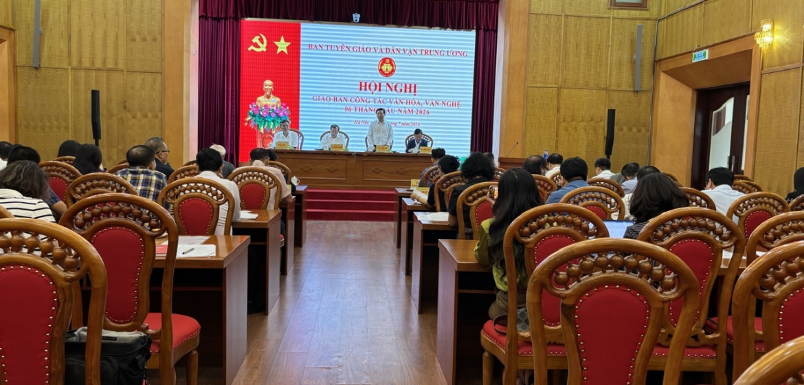 van hoc, nghe thuat khong the dung ngoai cau chuyen lon cua dat nuoc hinh anh 3