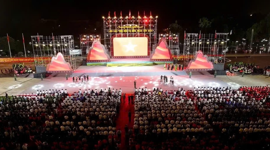 lao cai to chuc le chao co cap tinh hinh anh 1