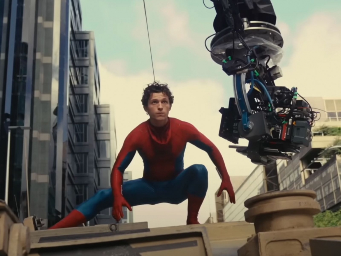 tom holland va thang 7 dac biet nhat su nghiep khi nguoi nhen gap su thi hy lap hinh anh 6