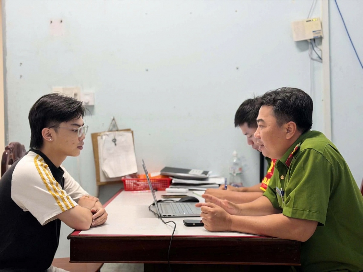bat ngo nhan so tien 4,5 ty dong tu tai khoan la, nguoi nhan trinh bao cong an hinh anh 1