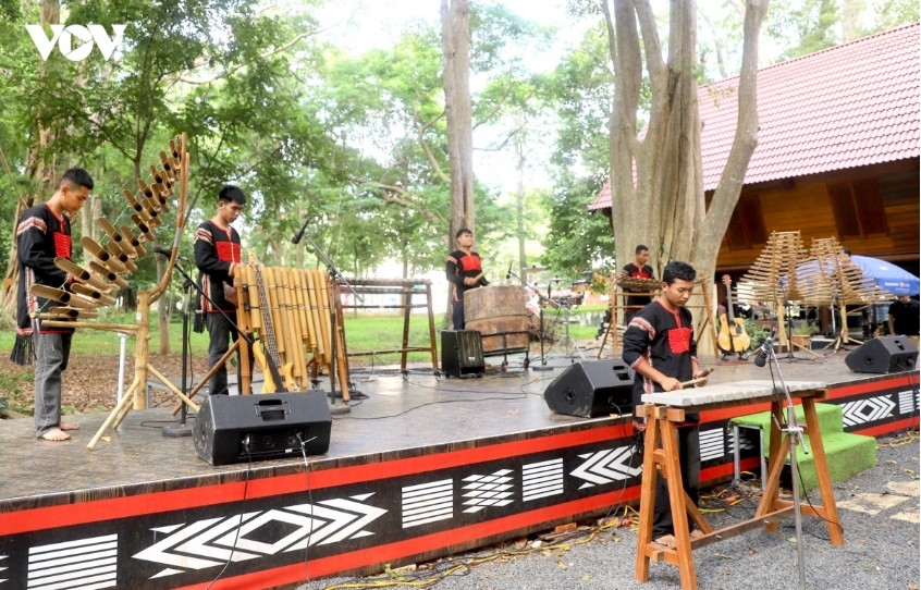 e de bridegroom welcoming ritual turned into cultural tourism experience in dak lak picture 3