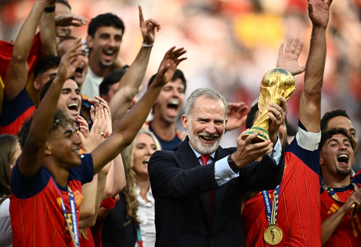 dan sao tay ban nha an mung chuc vo dich world cup 2026, messi ngam ngui cay dang hinh anh 6