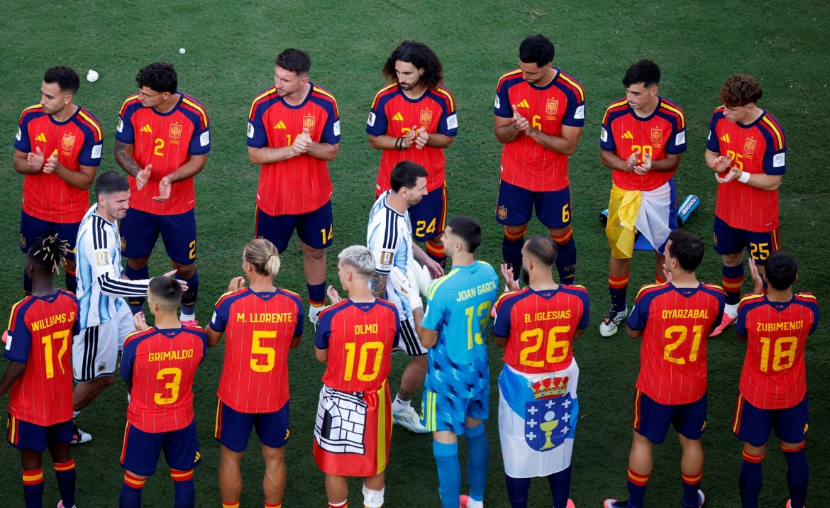 dan sao tay ban nha an mung chuc vo dich world cup 2026, messi ngam ngui cay dang hinh anh 9