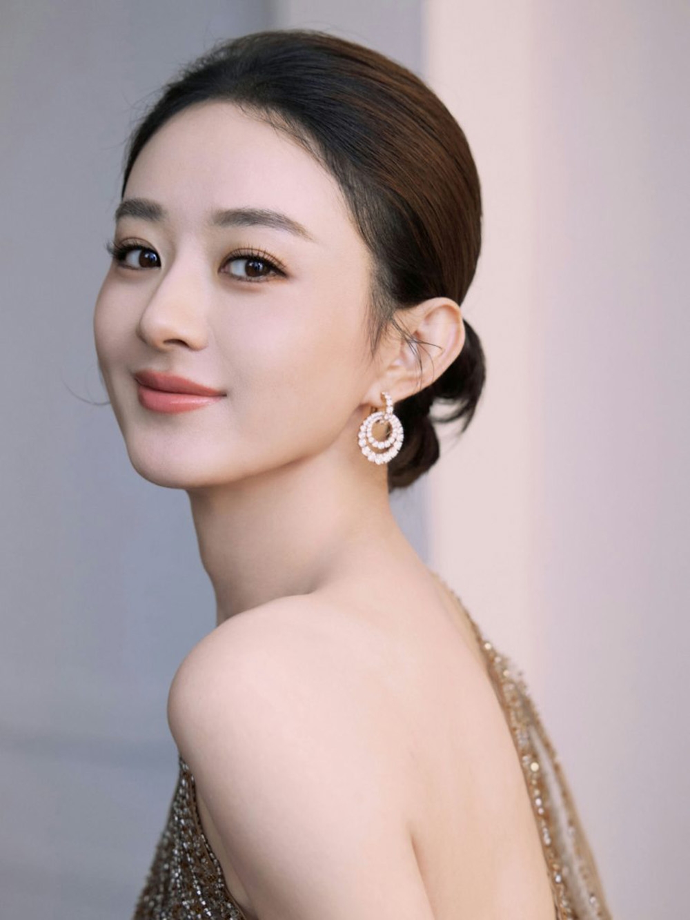 top 10 my nhan duoc yeu thich nhat dien anh hoa ngu gay nhieu tranh cai hinh anh 4