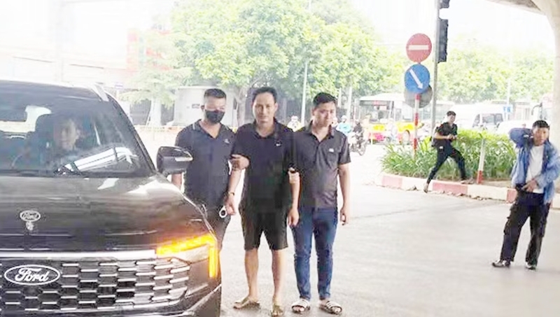 tam giu tai xe huc vao canh sat giao thong hinh anh 1