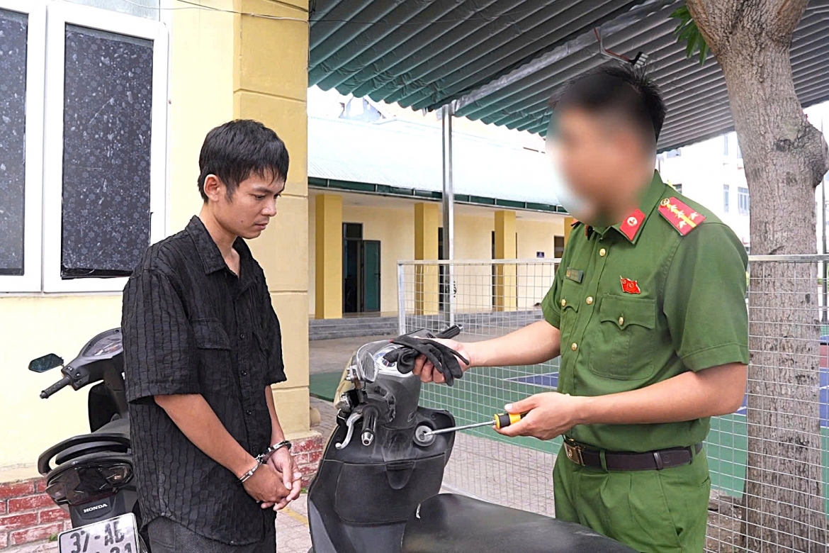 bat doi tuong dot nhap khu do thi, trom cap tai san tri gia hon 370 trieu dong hinh anh 1
