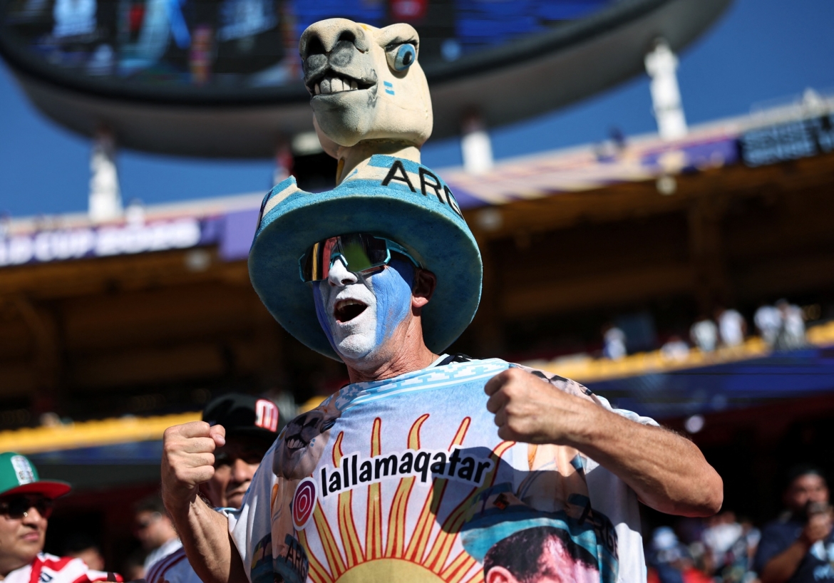 sieu pham o hiep phu giup argentina ha thuy si, thang tien vao ban ket world cup hinh anh 31