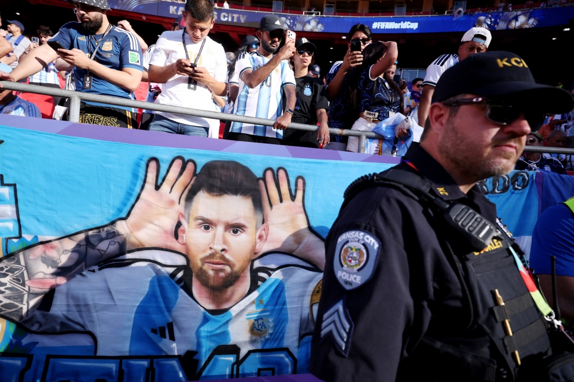 sieu pham o hiep phu giup argentina ha thuy si, thang tien vao ban ket world cup hinh anh 33