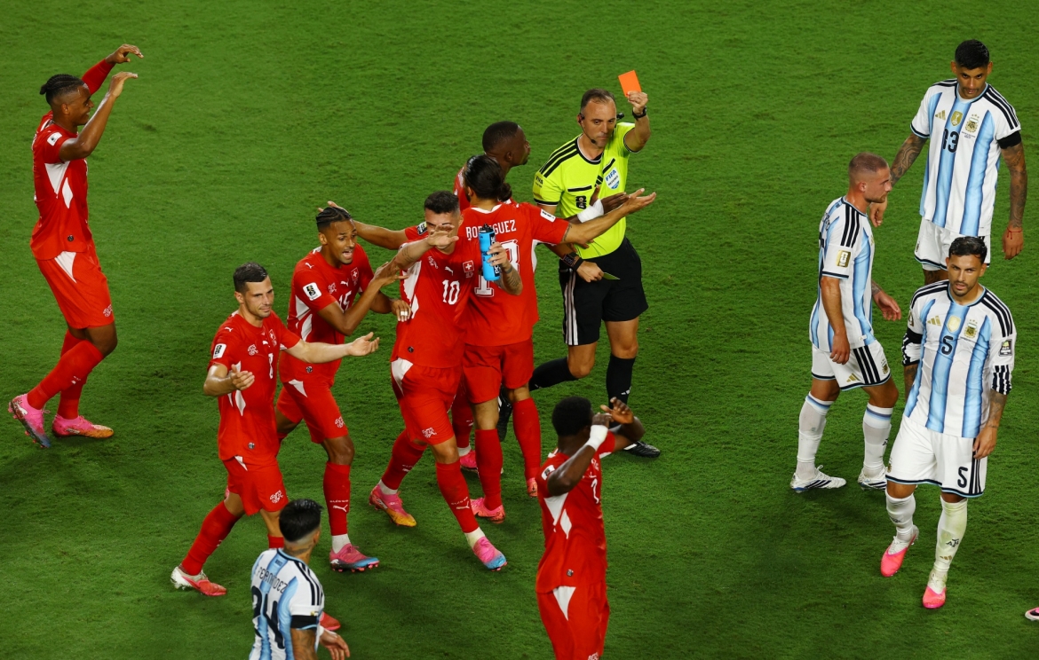 sieu pham o hiep phu giup argentina ha thuy si, thang tien vao ban ket world cup hinh anh 12