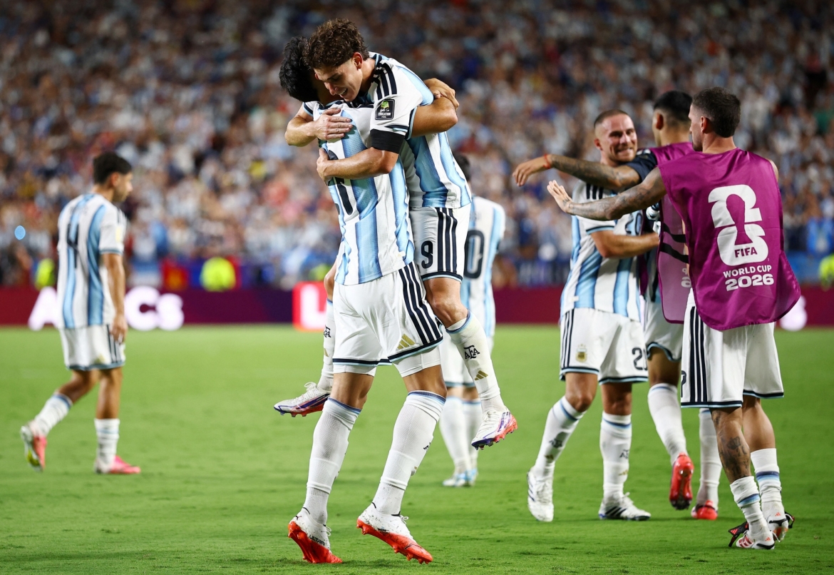 sieu pham o hiep phu giup argentina ha thuy si, thang tien vao ban ket world cup hinh anh 5