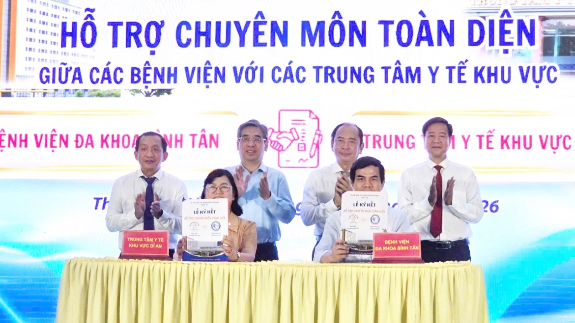 12 Trung tâm Y tế khu vực tại TP.HCM được "đỡ đầu" toàn diện
