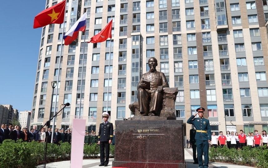 saint petersburg dau tu chinh trang quang truong ho chi minh hinh anh 1