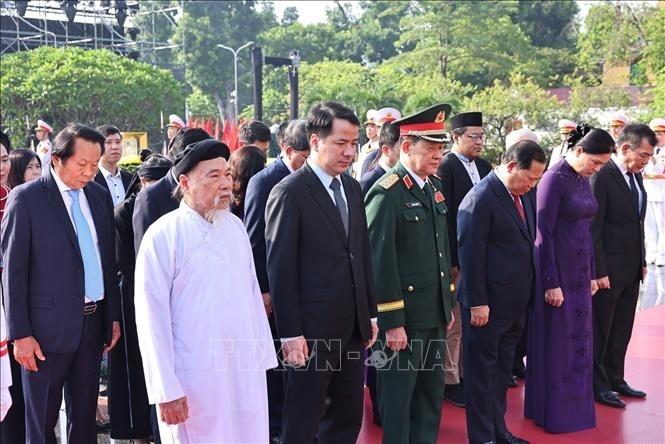 lanh dao Dang, nha nuoc dang huong tuong niem cac anh hung liet si hinh anh 6