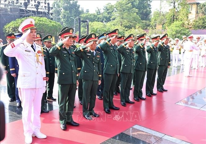 lanh dao Dang, nha nuoc dang huong tuong niem cac anh hung liet si hinh anh 8