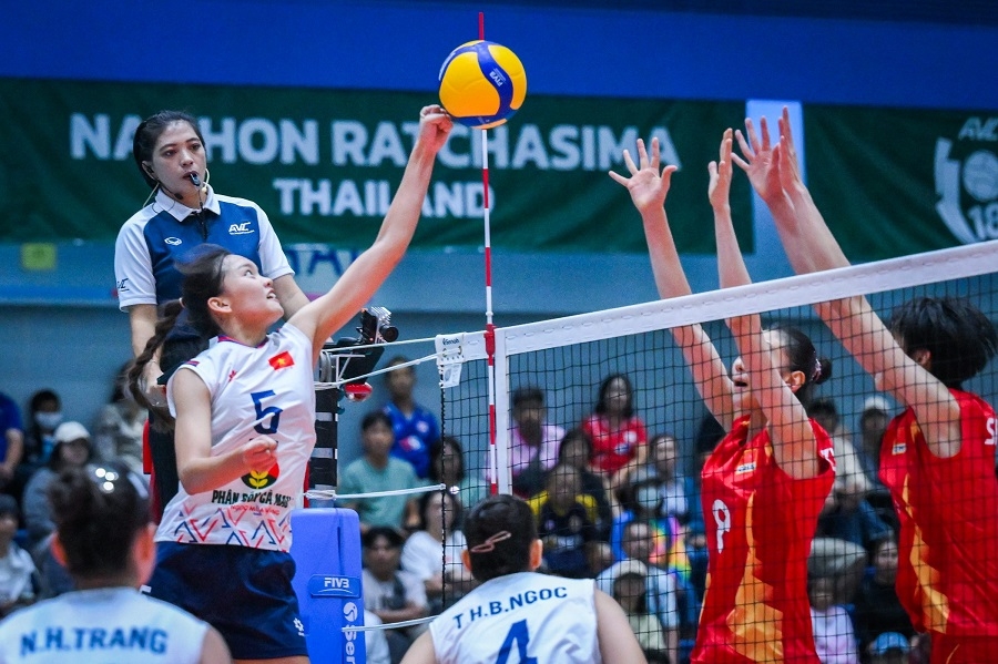 vietnam s u18 girls fall to china in avc volleyball quarter-finals picture 1
