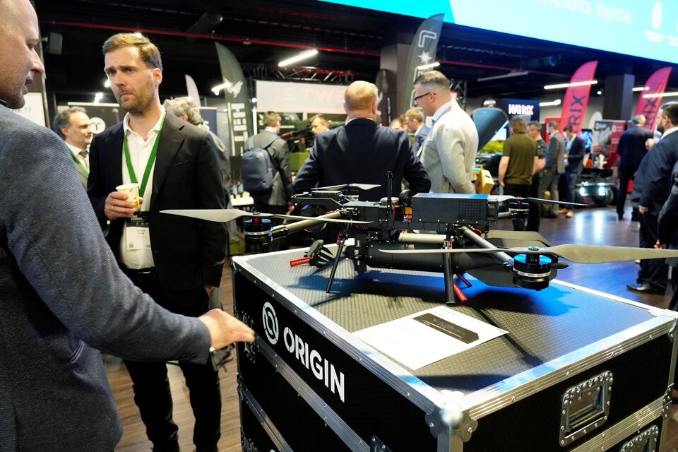 latvia va ukraine sap xay nha may uav chung sat bien gioi nga hinh anh 1