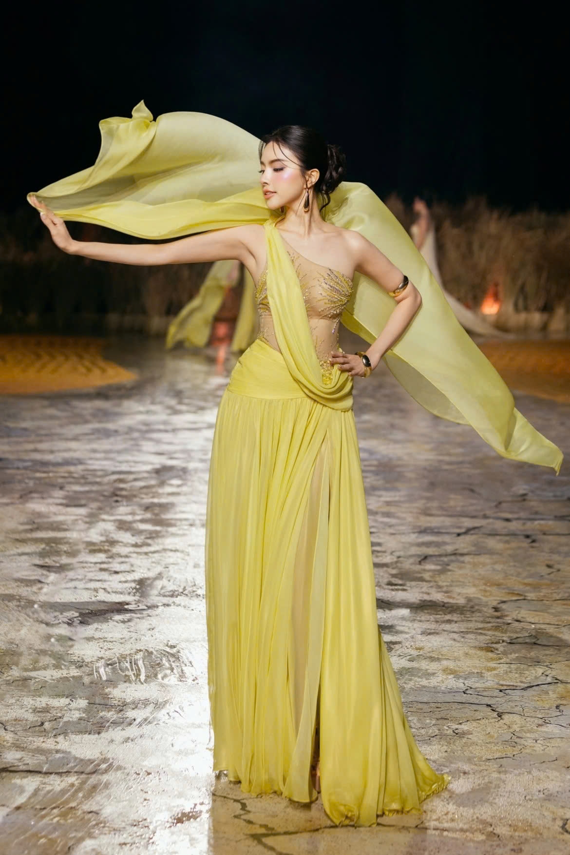 vietnamese beauty queens walk runway covered with rice plants picture 2