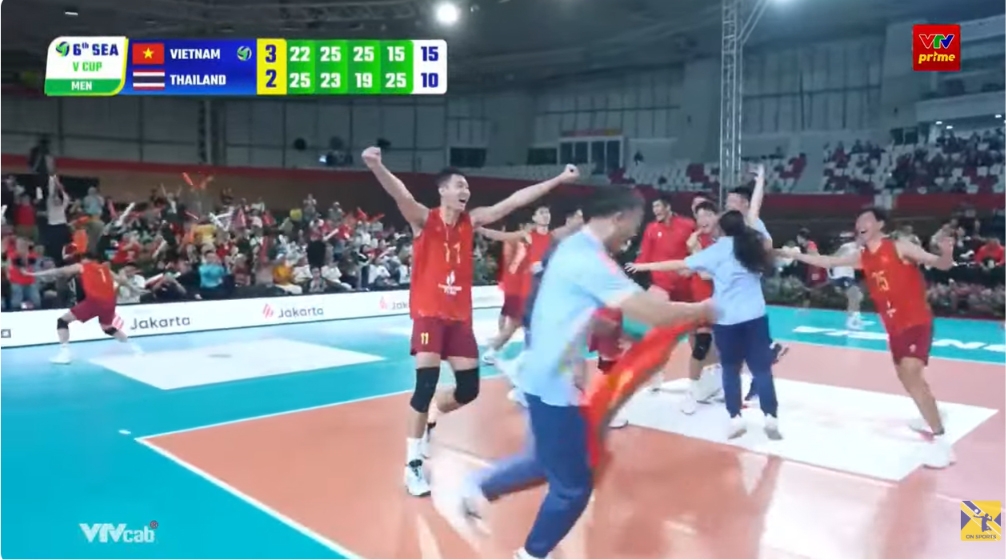 vietnam stun thailand to win first-ever sea men s volleyball title picture 1