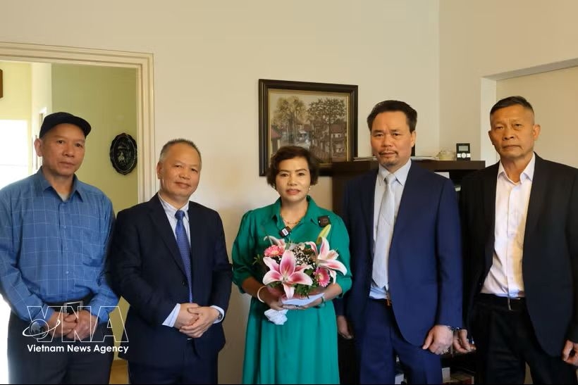 vietnamese veterans visit martyrs families in berlin picture 1